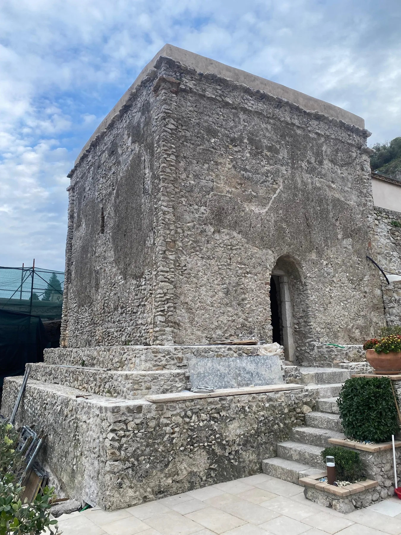 Dettaglio del monumento funerario